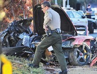 Mobil yang ditumpangi Paul hangus terbakar. REUTERS/Dan Watson/The Santa Clarita Valley Signal/Handout.