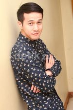 Pose Cool Herjunot Ali