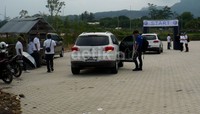 Peserta memasuki garis start untuk memulai slalom. Ada yang sanggup melakukan slalom dalam waktu 50 detik.