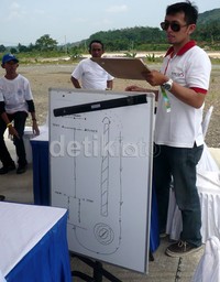 Nah ini trek untuk menguji pengereman Tiguan. Pengendara harus mengemudikan dengan cepat Tiguan di garis start namun, harus tepat pula mengerem di garis finish. Lewat garis finish berarti gagal!