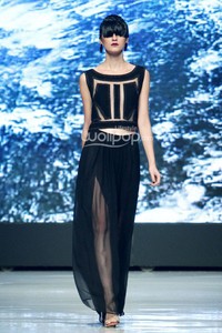 Jakarta, Indonesia - 24 Oktober 2013. Oscar Lawalata My Name is Andromeda. DEWI FASHION KNIGHTS Tale of The Goddess. Jakarta Fashion Week 2014 at Senayan City. Jakarta. [Foto: Mohammad Abduh/Wolipop]