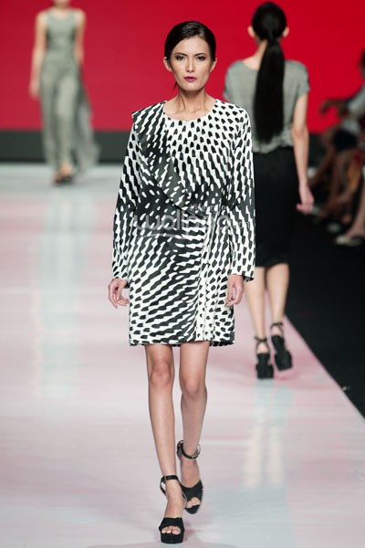 Jakarta, Indonesia - 24 Oktober 2014. Andreas Odang Broken Vow. FASHION COUNCIL presents LPM GRADUATES. Jakarta Fashion Week 2014 at Senayan City. Jakarta. [Foto: Mohammad Abduh/Wolipop]