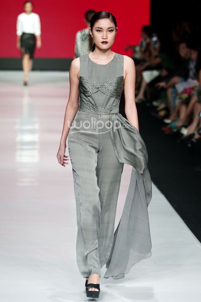 Jakarta, Indonesia - 24 Oktober 2014. Andreas Odang Broken Vow. FASHION COUNCIL presents LPM GRADUATES. Jakarta Fashion Week 2014 at Senayan City. Jakarta. [Foto: Mohammad Abduh/Wolipop]