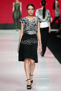 Jakarta, Indonesia - 24 Oktober 2014. Andreas Odang Broken Vow. FASHION COUNCIL presents LPM GRADUATES. Jakarta Fashion Week 2014 at Senayan City. Jakarta. [Foto: Mohammad Abduh/Wolipop]