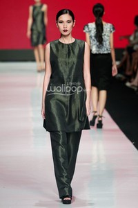 Jakarta, Indonesia - 24 Oktober 2014. Andreas Odang Broken Vow. FASHION COUNCIL presents LPM GRADUATES. Jakarta Fashion Week 2014 at Senayan City. Jakarta. [Foto: Mohammad Abduh/Wolipop]