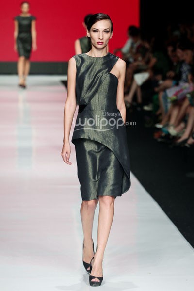 Jakarta, Indonesia - 24 Oktober 2014. Andreas Odang Broken Vow. FASHION COUNCIL presents LPM GRADUATES. Jakarta Fashion Week 2014 at Senayan City. Jakarta. [Foto: Mohammad Abduh/Wolipop]