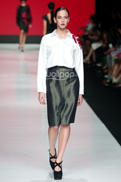 Jakarta, Indonesia - 24 Oktober 2014. Andreas Odang Broken Vow. FASHION COUNCIL presents LPM GRADUATES. Jakarta Fashion Week 2014 at Senayan City. Jakarta. [Foto: Mohammad Abduh/Wolipop]