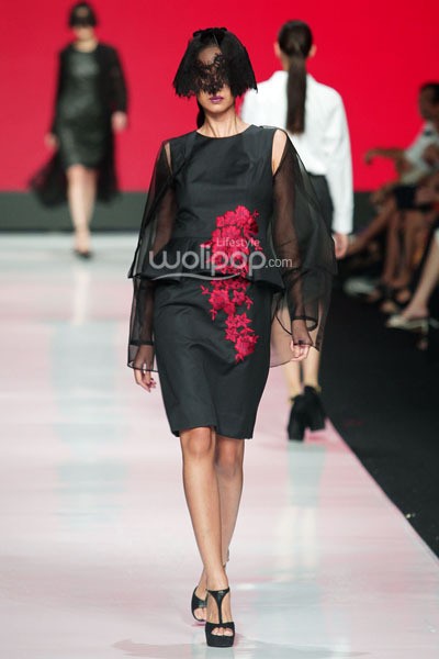 Jakarta, Indonesia - 24 Oktober 2014. Andreas Odang Broken Vow. FASHION COUNCIL presents LPM GRADUATES. Jakarta Fashion Week 2014 at Senayan City. Jakarta. [Foto: Mohammad Abduh/Wolipop]