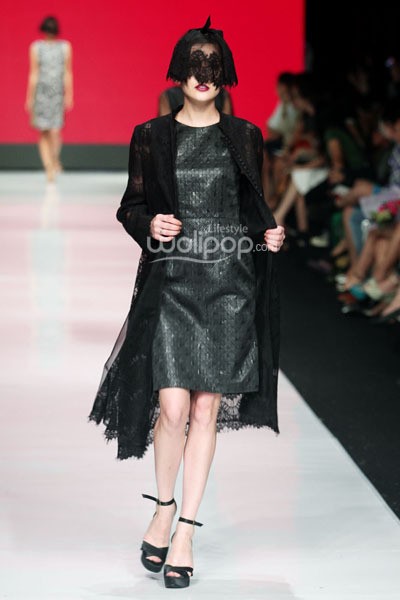 Jakarta, Indonesia - 24 Oktober 2014. Andreas Odang Broken Vow. FASHION COUNCIL presents LPM GRADUATES. Jakarta Fashion Week 2014 at Senayan City. Jakarta. [Foto: Mohammad Abduh/Wolipop]