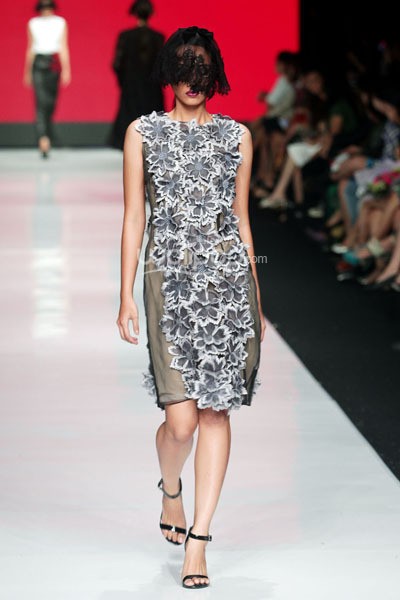 Jakarta, Indonesia - 24 Oktober 2014. Andreas Odang Broken Vow. FASHION COUNCIL presents LPM GRADUATES. Jakarta Fashion Week 2014 at Senayan City. Jakarta. [Foto: Mohammad Abduh/Wolipop]