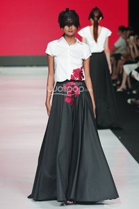 Jakarta, Indonesia - 24 Oktober 2014. Andreas Odang Broken Vow. FASHION COUNCIL presents LPM GRADUATES. Jakarta Fashion Week 2014 at Senayan City. Jakarta. [Foto: Mohammad Abduh/Wolipop]