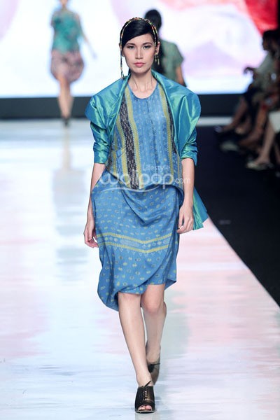 Jakarta, Indonesia - 24 Oktober 2013. Carmanita The Purity Of A Harmony. FASHION COUNCIL presents LPM GRADUATES. Jakarta Fashion Week 2014 at Senayan City. Jakarta. [Foto: Mohammad Abduh/Wolipop]