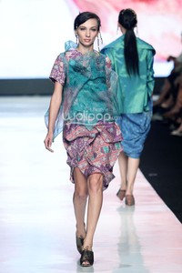 Jakarta, Indonesia - 24 Oktober 2013. Carmanita The Purity Of A Harmony. FASHION COUNCIL presents LPM GRADUATES. Jakarta Fashion Week 2014 at Senayan City. Jakarta. [Foto: Mohammad Abduh/Wolipop]