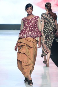 Jakarta, Indonesia - 24 Oktober 2013. Carmanita The Purity Of A Harmony. FASHION COUNCIL presents LPM GRADUATES. Jakarta Fashion Week 2014 at Senayan City. Jakarta. [Foto: Mohammad Abduh/Wolipop]