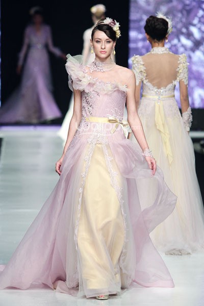 Jakarta, Indonesia - 24 Oktober. Ferry Sunarto La Purete De Lharmonie. FASHION COUNCIL presents LPM GRADUATES. Jakarta Fashion Week 2014 at Senayan City. 24 Oktober 2013. Jakarta. [Foto: Mohammad Abduh/Wolipop]