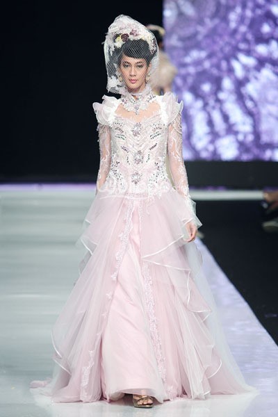 Jakarta, Indonesia - 24 Oktober. Ferry Sunarto La Purete De Lharmonie. FASHION COUNCIL presents LPM GRADUATES. Jakarta Fashion Week 2014 at Senayan City. 24 Oktober 2013. Jakarta. [Foto: Mohammad Abduh/Wolipop]