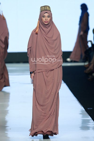 Jakarta, Indonesia - 24 Oktober. Fitri Aulia Glorius Moors. Voyage Jakarta Fashion Week 2014, at Senayan City. 24 Oktober 2013. Jakarta. [Foto: Mohammad Abduh/Wolipop]
