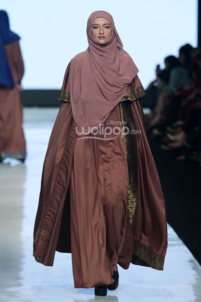 Jakarta, Indonesia - 24 Oktober. Fitri Aulia Glorius Moors. Voyage Jakarta Fashion Week 2014, at Senayan City. 24 Oktober 2013. Jakarta. [Foto: Mohammad Abduh/Wolipop]