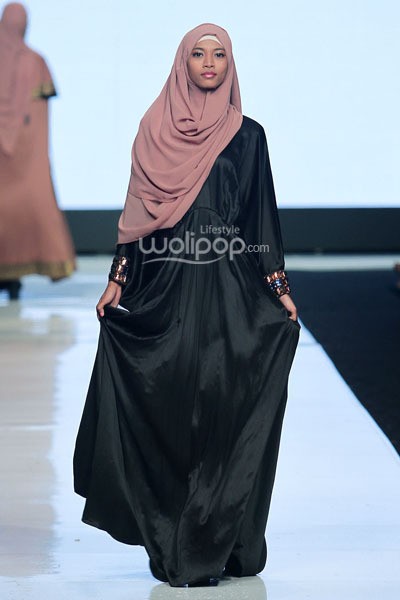 Jakarta, Indonesia - 24 Oktober. Fitri Aulia Glorius Moors. Voyage Jakarta Fashion Week 2014, at Senayan City. 24 Oktober 2013. Jakarta. [Foto: Mohammad Abduh/Wolipop]