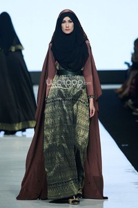 Jakarta, Indonesia - 24 Oktober. Fitri Aulia Glorius Moors. Voyage Jakarta Fashion Week 2014, at Senayan City. 24 Oktober 2013. Jakarta. [Foto: Mohammad Abduh/Wolipop]