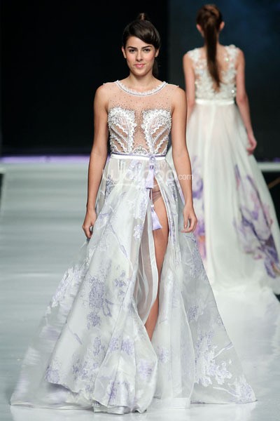 Jakarta, Indonesia - 24 Oktober. Hian Tjen La Romantic De La Femme. FASHION COUNCIL presents LPM GRADUATES. Jakarta Fashion Week 2014 at Senayan City. 24 Oktober 2013. Jakarta. [Foto: Mohammad Abduh/Wolipop]