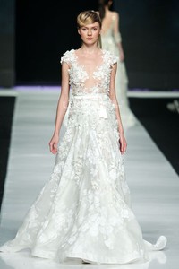 Jakarta, Indonesia - 24 Oktober. Hian Tjen La Romantic De La Femme. FASHION COUNCIL presents LPM GRADUATES. Jakarta Fashion Week 2014 at Senayan City. 24 Oktober 2013. Jakarta. [Foto: Mohammad Abduh/Wolipop]