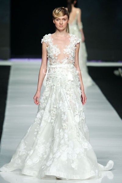 Jakarta, Indonesia - 24 Oktober. Hian Tjen La Romantic De La Femme. FASHION COUNCIL presents LPM GRADUATES. Jakarta Fashion Week 2014 at Senayan City. 24 Oktober 2013. Jakarta. [Foto: Mohammad Abduh/Wolipop]