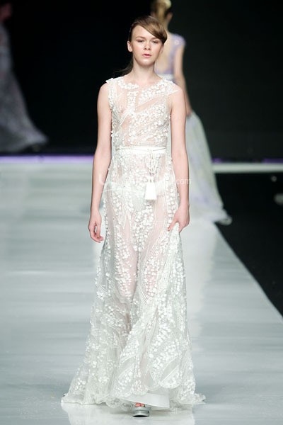 Jakarta, Indonesia - 24 Oktober. Hian Tjen La Romantic De La Femme. FASHION COUNCIL presents LPM GRADUATES. Jakarta Fashion Week 2014 at Senayan City. 24 Oktober 2013. Jakarta. [Foto: Mohammad Abduh/Wolipop]