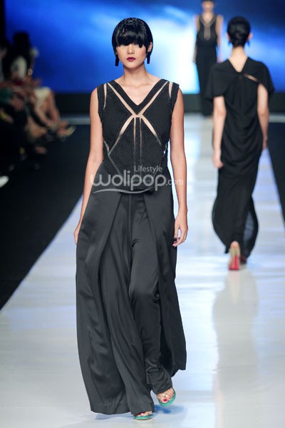 Jakarta, Indonesia - 24 Oktober 2013. Oscar Lawalata My Name is Andromeda. DEWI FASHION KNIGHTS Tale of The Goddess. Jakarta Fashion Week 2014 at Senayan City. Jakarta. [Foto: Mohammad Abduh/Wolipop]