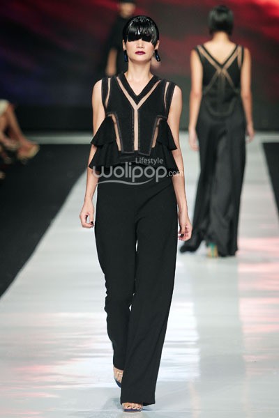 Jakarta, Indonesia - 24 Oktober 2013. Oscar Lawalata My Name is Andromeda. DEWI FASHION KNIGHTS Tale of The Goddess. Jakarta Fashion Week 2014 at Senayan City. Jakarta. [Foto: Mohammad Abduh/Wolipop]