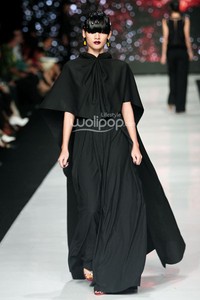 Jakarta, Indonesia - 24 Oktober 2013. Oscar Lawalata My Name is Andromeda. DEWI FASHION KNIGHTS Tale of The Goddess. Jakarta Fashion Week 2014 at Senayan City. Jakarta. [Foto: Mohammad Abduh/Wolipop]