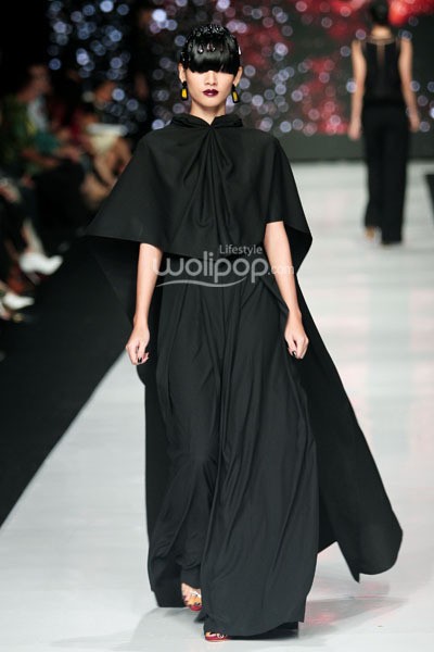 Jakarta, Indonesia - 24 Oktober 2013. Oscar Lawalata My Name is Andromeda. DEWI FASHION KNIGHTS Tale of The Goddess. Jakarta Fashion Week 2014 at Senayan City. Jakarta. [Foto: Mohammad Abduh/Wolipop]