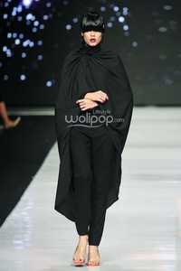 Jakarta, Indonesia - 24 Oktober 2013. Oscar Lawalata My Name is Andromeda. DEWI FASHION KNIGHTS Tale of The Goddess. Jakarta Fashion Week 2014 at Senayan City. Jakarta. [Foto: Mohammad Abduh/Wolipop]