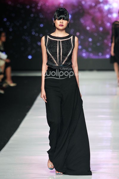 Jakarta, Indonesia - 24 Oktober 2013. Oscar Lawalata My Name is Andromeda. DEWI FASHION KNIGHTS Tale of The Goddess. Jakarta Fashion Week 2014 at Senayan City. Jakarta. [Foto: Mohammad Abduh/Wolipop]