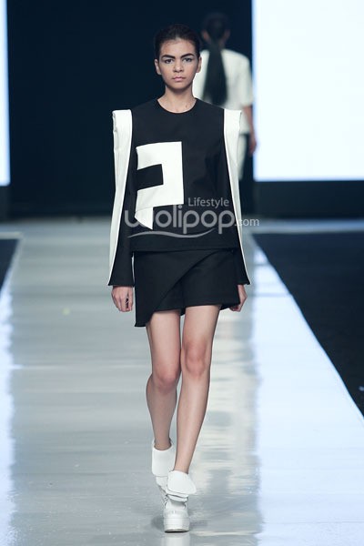 Jakarta, Indonesia - 23 Oktober. Kaal E Suktae by Lee Suk Tae. KOREAN CULTURAL CENTER. Jakarta Fashion Week 2014 at Senayan City. 23 Oktober 2013. Jakarta. [Foto: Mohammad Abduh/Wolipop]