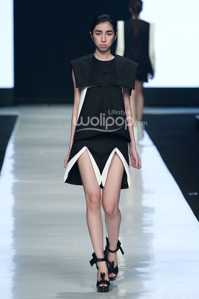 Jakarta, Indonesia - 23 Oktober. Kaal E Suktae by Lee Suk Tae. KOREAN CULTURAL CENTER. Jakarta Fashion Week 2014 at Senayan City. 23 Oktober 2013. Jakarta. [Foto: Mohammad Abduh/Wolipop]