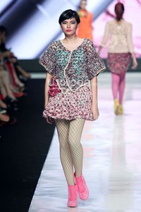 Jakarta, Indonesia - 23 Oktober. Lenny Agustin Knit My Day. THE BODY SHOP Present LENNI AGUSTIN. Jakarta Fashion Week 2014 at Senayan City. 23 Oktober 2013. Jakarta. [Foto: Mohammad Abduh/Wolipop]