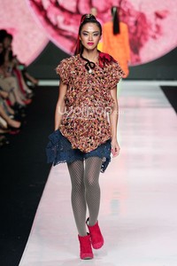 Jakarta, Indonesia - 23 Oktober. Lenny Agustin Knit My Day. THE BODY SHOP Present LENNI AGUSTIN. Jakarta Fashion Week 2014 at Senayan City. 23 Oktober 2013. Jakarta. [Foto: Mohammad Abduh/Wolipop]