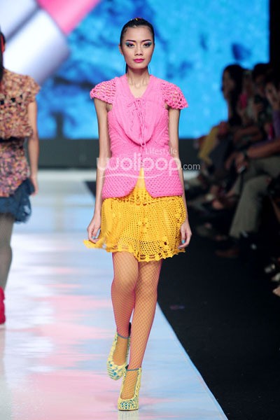 Jakarta, Indonesia - 23 Oktober. Lenny Agustin Knit My Day. THE BODY SHOP Present LENNI AGUSTIN. Jakarta Fashion Week 2014 at Senayan City. 23 Oktober 2013. Jakarta. [Foto: Mohammad Abduh/Wolipop]