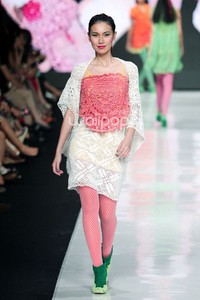 Jakarta, Indonesia - 23 Oktober. Lenny Agustin Knit My Day. THE BODY SHOP Present LENNI AGUSTIN. Jakarta Fashion Week 2014 at Senayan City. 23 Oktober 2013. Jakarta. [Foto: Mohammad Abduh/Wolipop]