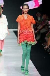 Jakarta, Indonesia - 23 Oktober. Lenny Agustin Knit My Day. THE BODY SHOP Present LENNI AGUSTIN. Jakarta Fashion Week 2014 at Senayan City. 23 Oktober 2013. Jakarta. [Foto: Mohammad Abduh/Wolipop]