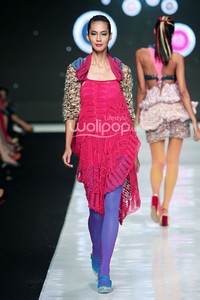 Jakarta, Indonesia - 23 Oktober. Lenny Agustin Knit My Day. THE BODY SHOP Present LENNI AGUSTIN. Jakarta Fashion Week 2014 at Senayan City. 23 Oktober 2013. Jakarta. [Foto: Mohammad Abduh/Wolipop]