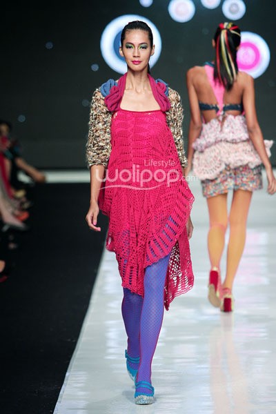 Jakarta, Indonesia - 23 Oktober. Lenny Agustin Knit My Day. THE BODY SHOP Present LENNI AGUSTIN. Jakarta Fashion Week 2014 at Senayan City. 23 Oktober 2013. Jakarta. [Foto: Mohammad Abduh/Wolipop]