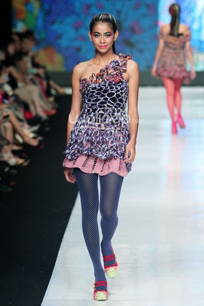 Jakarta, Indonesia - 23 Oktober. Lenny Agustin Knit My Day. THE BODY SHOP Present LENNI AGUSTIN. Jakarta Fashion Week 2014 at Senayan City. 23 Oktober 2013. Jakarta. [Foto: Mohammad Abduh/Wolipop]