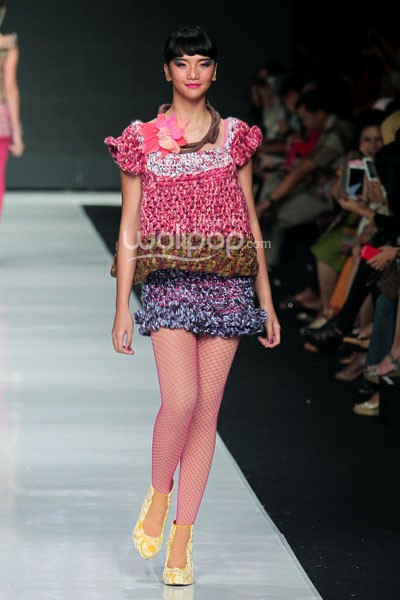 Jakarta, Indonesia - 23 Oktober. Lenny Agustin Knit My Day. THE BODY SHOP Present LENNI AGUSTIN. Jakarta Fashion Week 2014 at Senayan City. 23 Oktober 2013. Jakarta. [Foto: Mohammad Abduh/Wolipop]