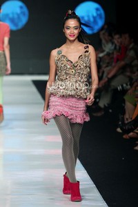 Jakarta, Indonesia - 23 Oktober. Lenny Agustin Knit My Day. THE BODY SHOP Present LENNI AGUSTIN. Jakarta Fashion Week 2014 at Senayan City. 23 Oktober 2013. Jakarta. [Foto: Mohammad Abduh/Wolipop]