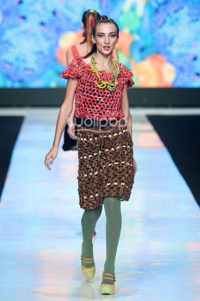 Jakarta, Indonesia - 23 Oktober. Lenny Agustin Knit My Day. THE BODY SHOP Present LENNI AGUSTIN. Jakarta Fashion Week 2014 at Senayan City. 23 Oktober 2013. Jakarta. [Foto: Mohammad Abduh/Wolipop]