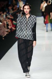 Jakarta, Indonesia - 24 Oktober. Obin Indonesia Memanggil. Jakarta Fashion Week 2014 at Senayan City. 24 Oktober 2013. Jakarta. [Foto: Mohammad Abduh/Wolipop]