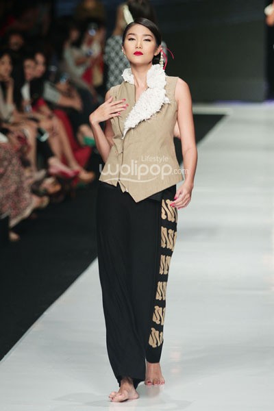 Jakarta, Indonesia - 24 Oktober. Obin Indonesia Memanggil. Jakarta Fashion Week 2014 at Senayan City. 24 Oktober 2013. Jakarta. [Foto: Mohammad Abduh/Wolipop]