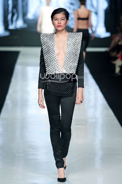 Jakarta, Indonesia - 23 Oktober. Patrick Owen. MAZDA YOUNG VIBRANT DESIGNERS Kodo soul of motion. Jakarta Fashion Week 2014 at Senayan City. 23 Oktober 2013. Jakarta. [Foto: Mohammad Abduh/Wolipop]